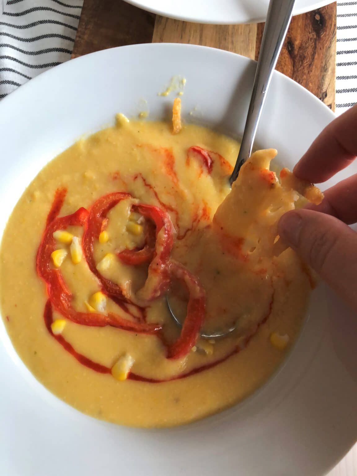 Maissuppe mit gegrillter Paprika und Parmesan Plätzchen - Sparflämmchen