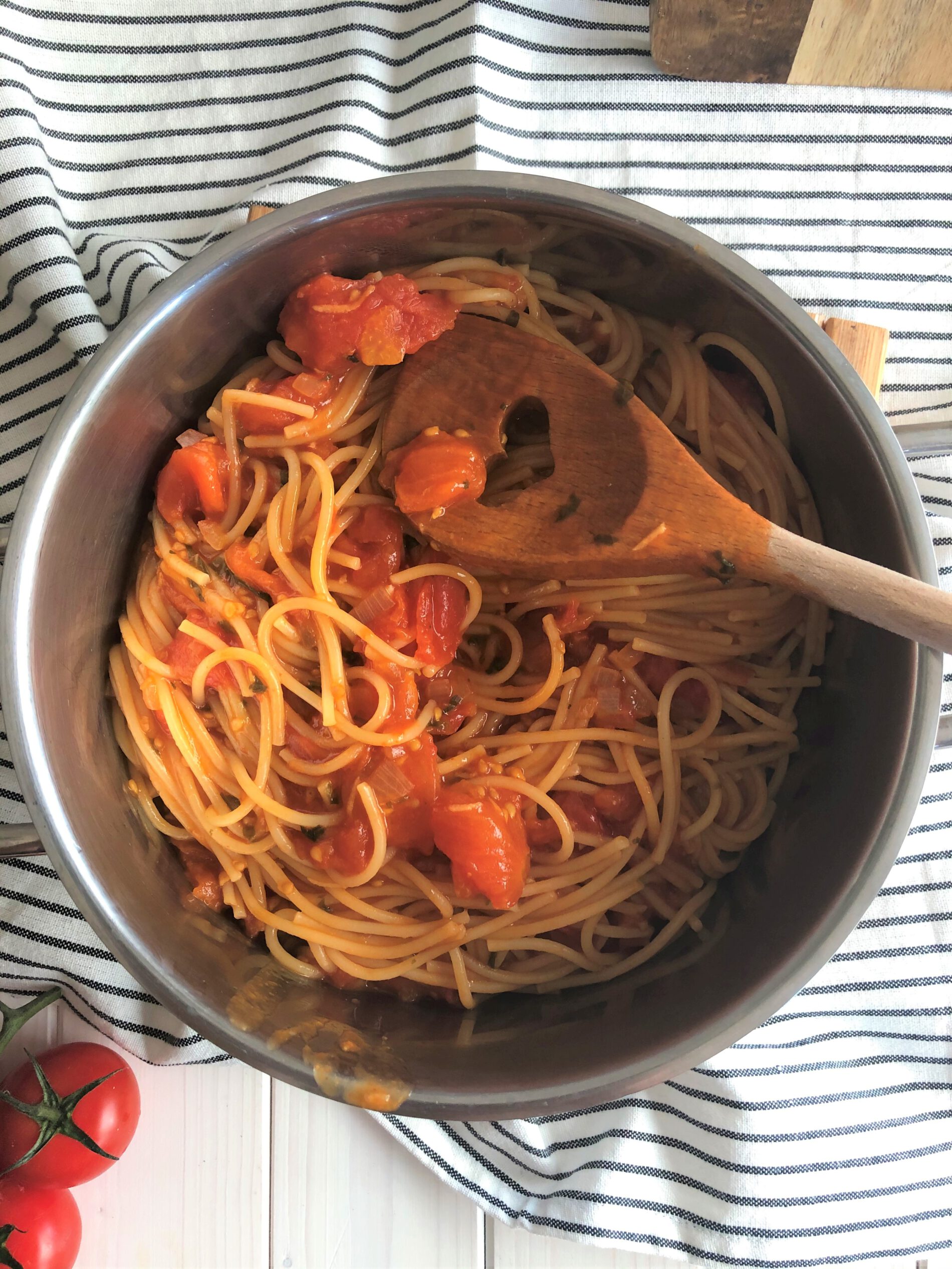 One Pot Spaghetti Napoli - Sparflämmchen