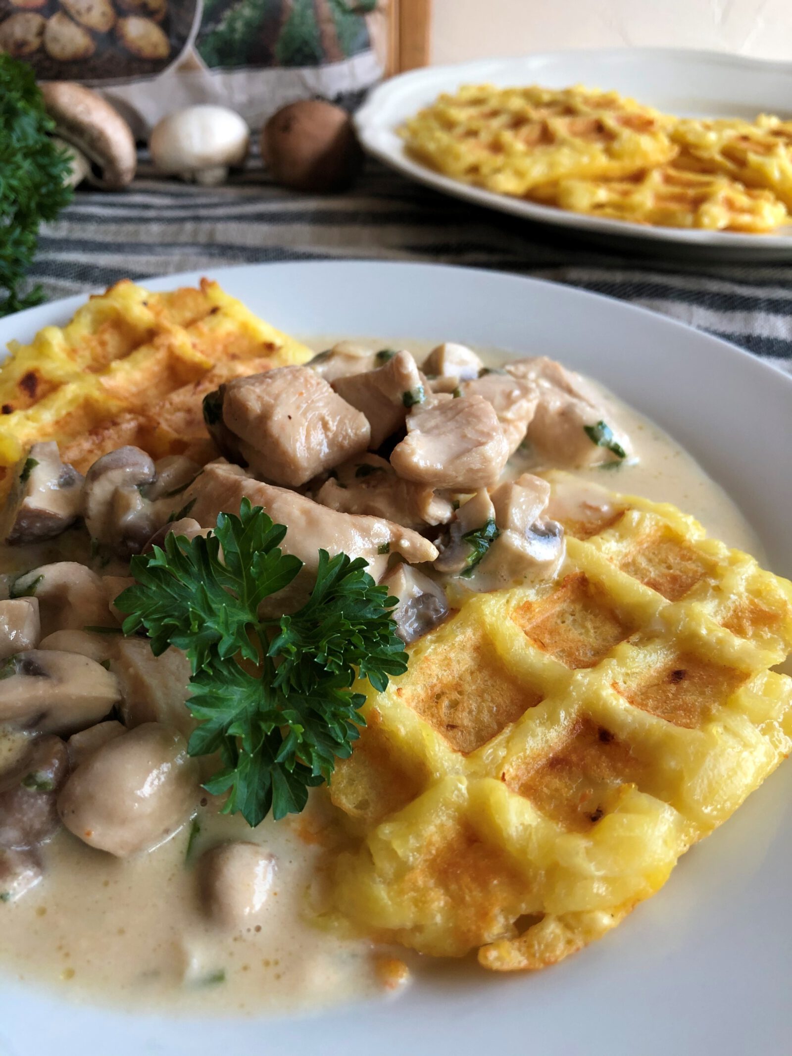 Kartoffel Waffeln mit Hähnchen Geschnetzeltem - Sparflämmchen