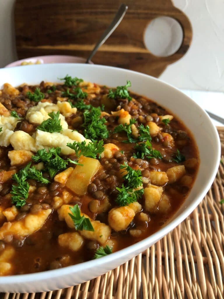 Linsen mit Spätzle als wärmender Eintopf