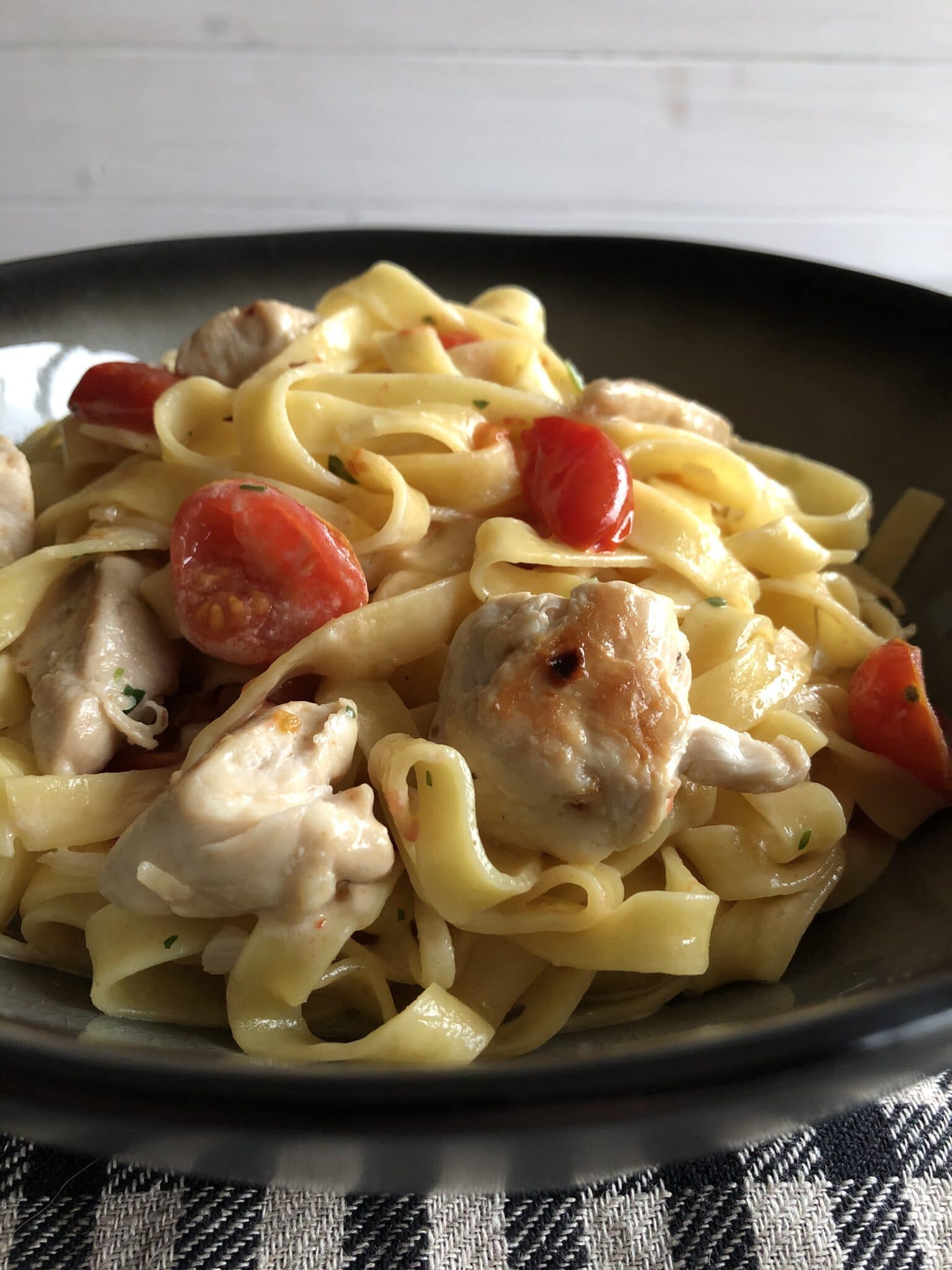 Rahm Tagliatelle mit Hähnchen - Sparflämmchen
