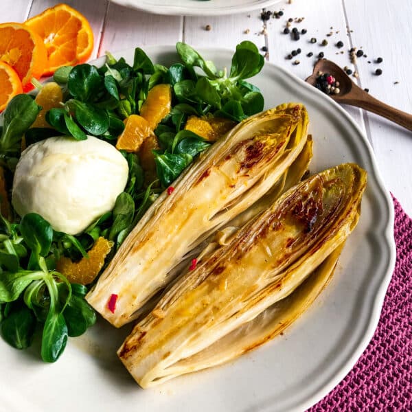 Gebratener Chicorée mit Feldsalat - Sparflämmchen Gebratener Chicorée mit Feldsalat - Sparflämmchen