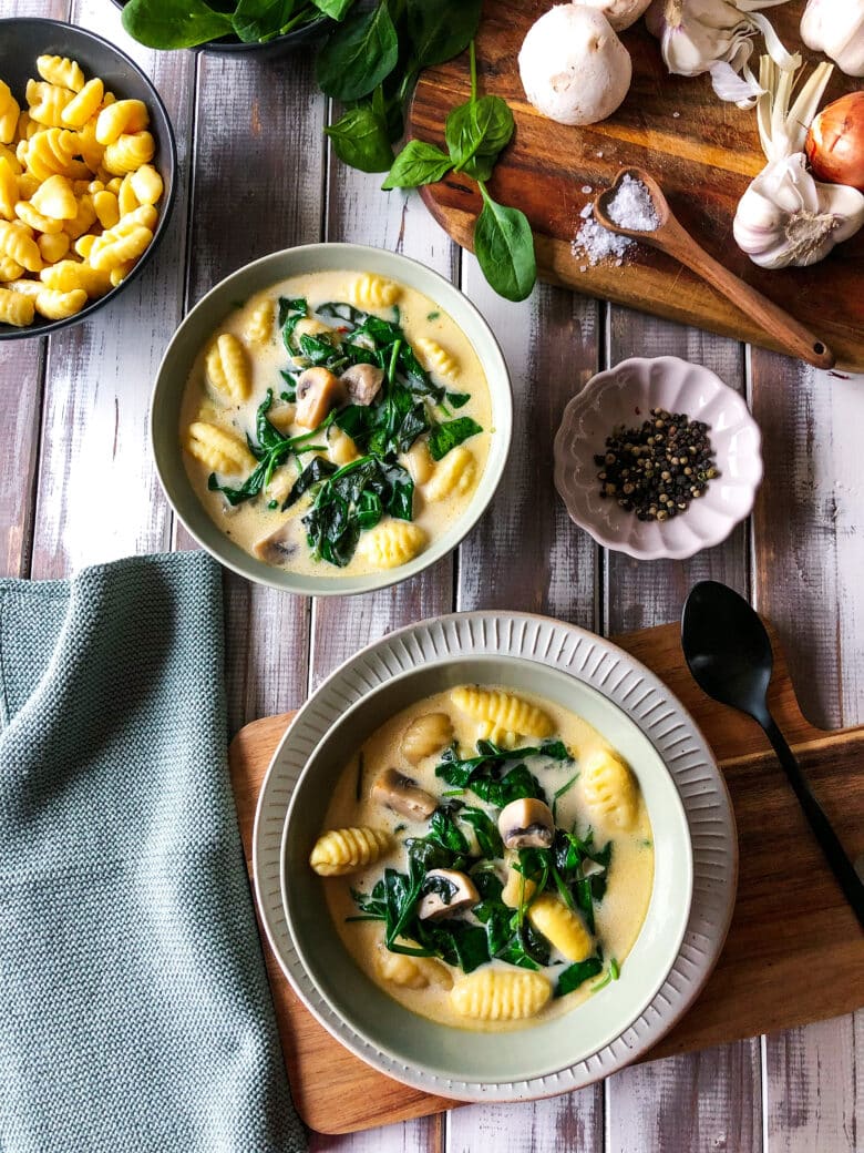 Eintopf mit Gnocchi, Spinat und Champignon