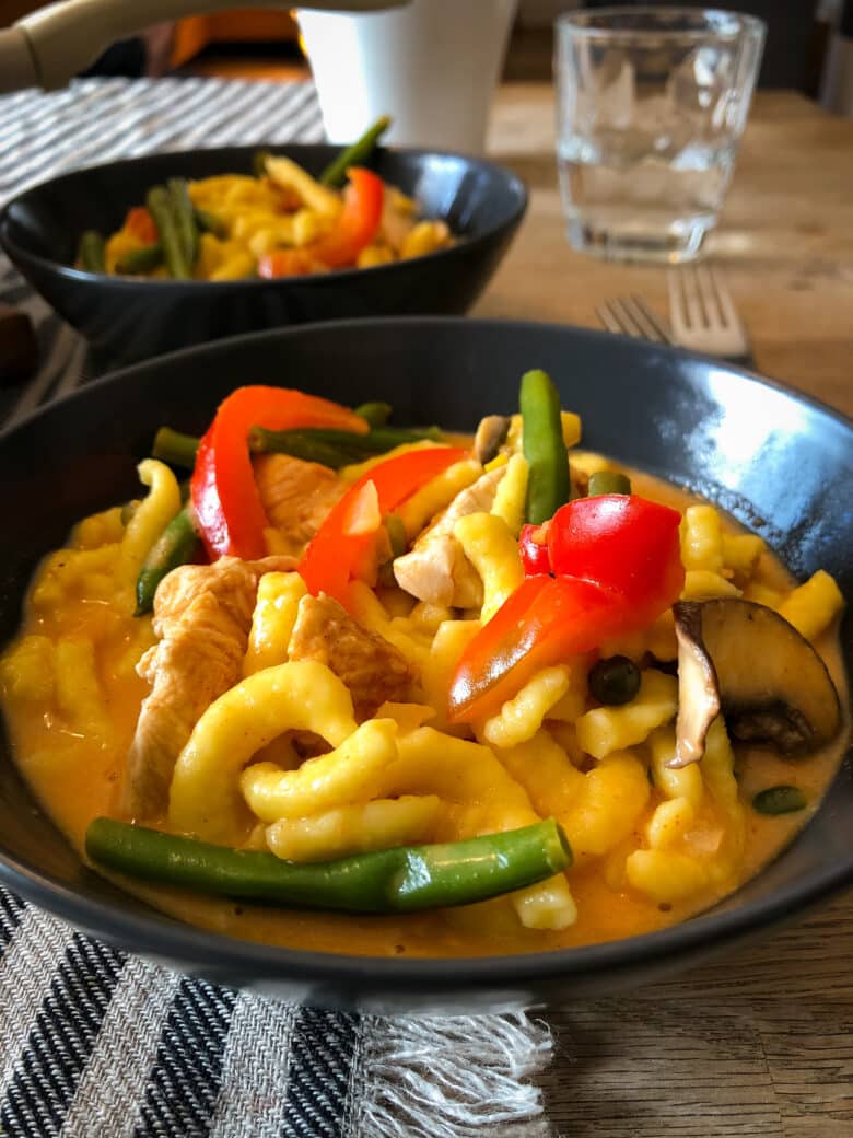 Pfeffer Rahm Hähnchen mit Spätzle