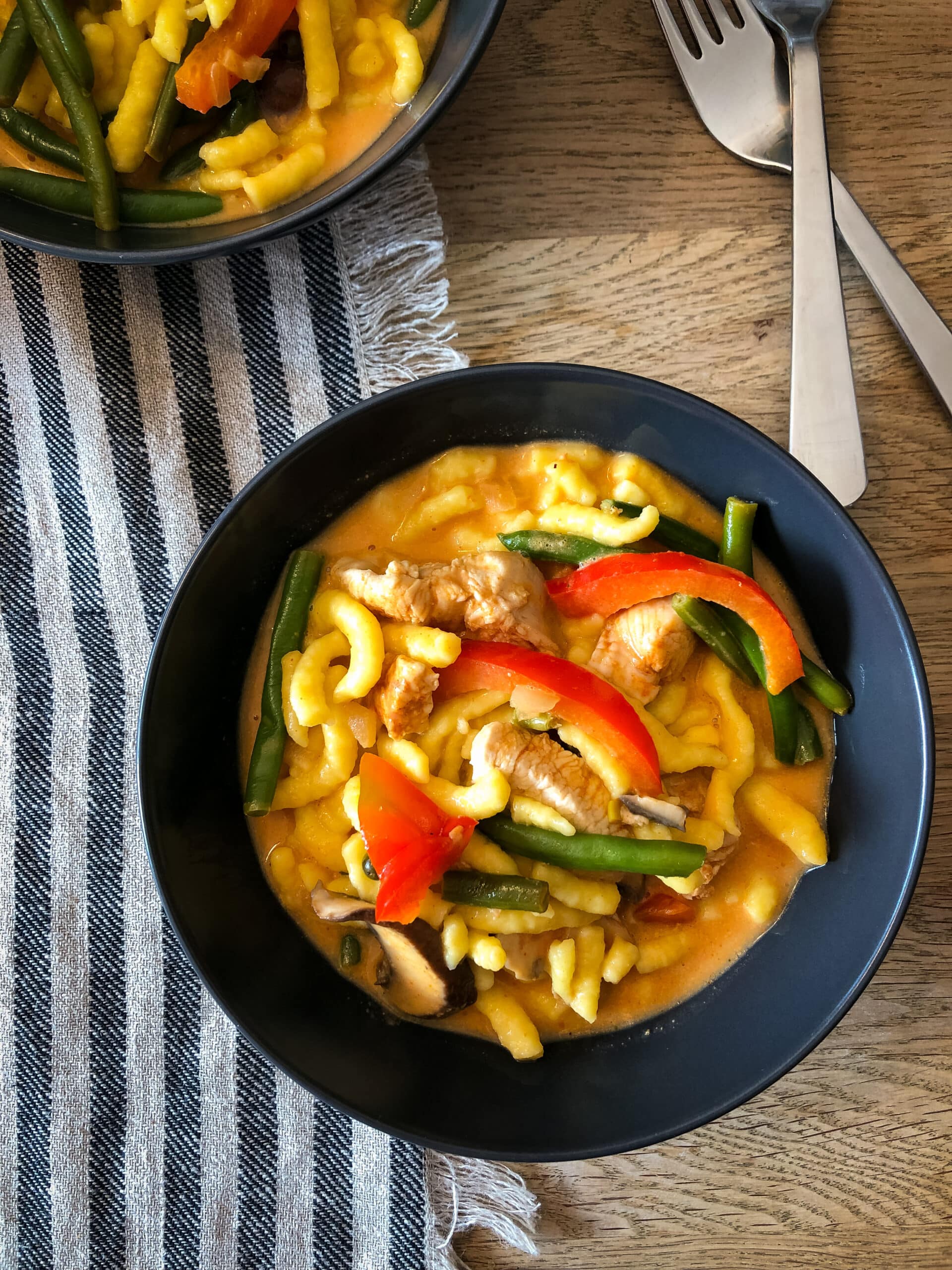 Pfeffer Rahm Hähnchen mit Spätzle - Sparflämmchen