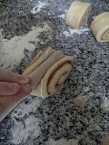 Franzbrötchen formen