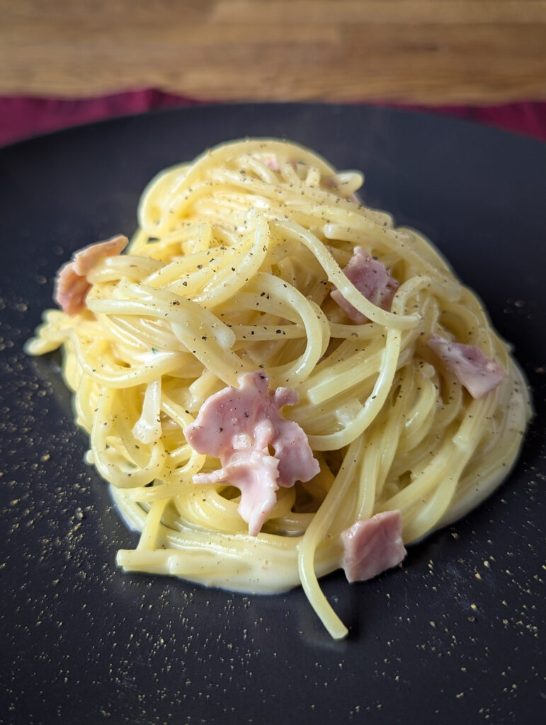 Spaghetti mit Schinken-Sahne-Soße