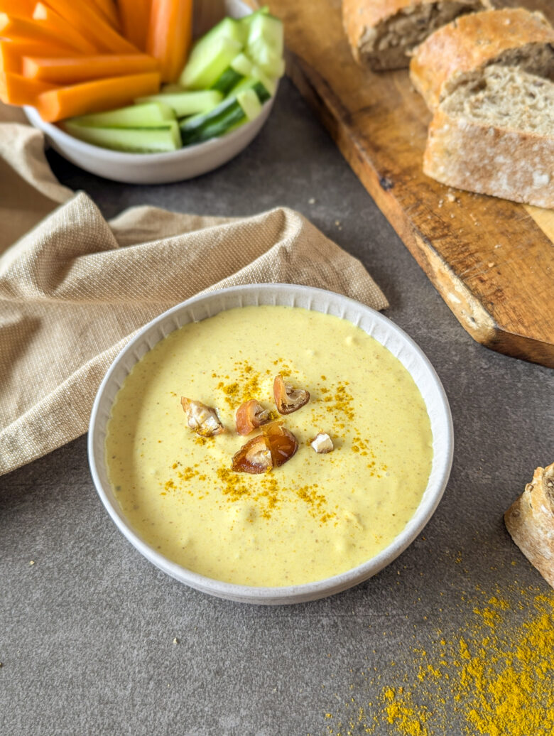 Curry Dattel Dip mit Frischkäse