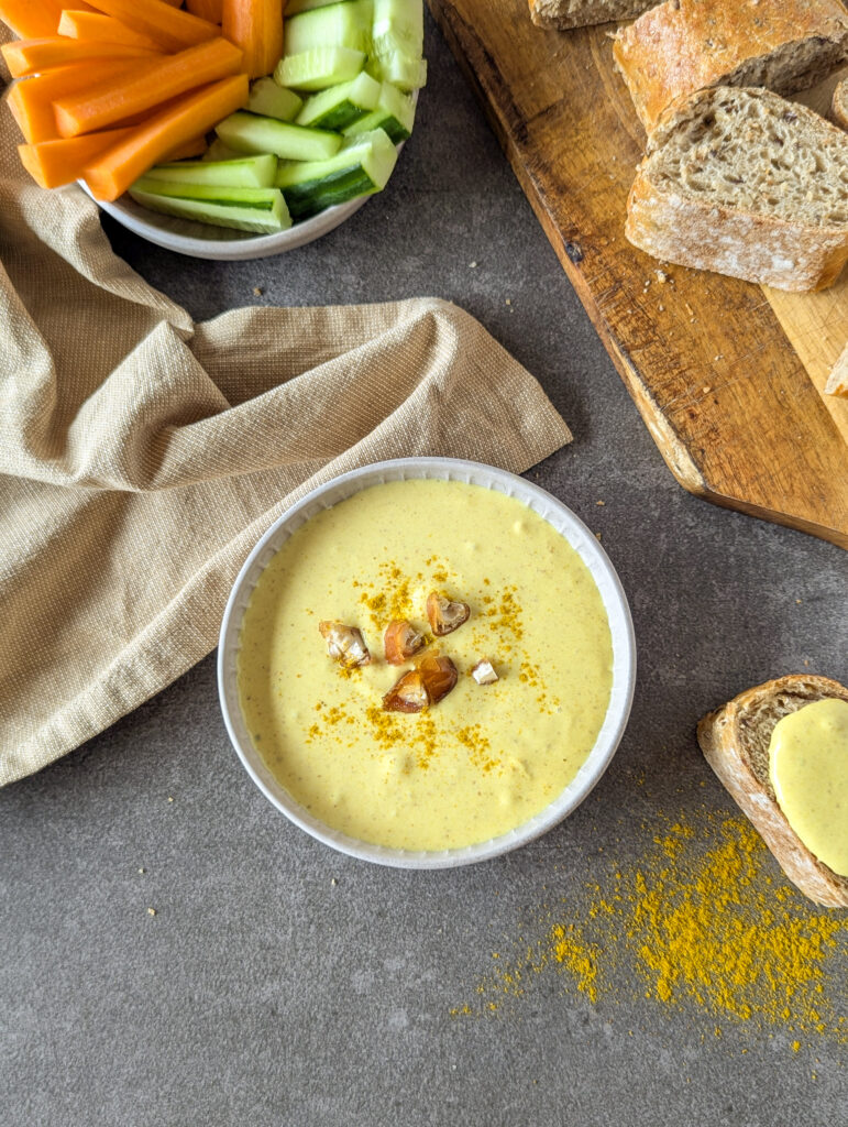 Curry Dattel Dip mit Baguette