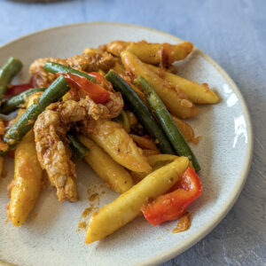 Schupfnudel-Pfanne mit Schnitzelstreifen